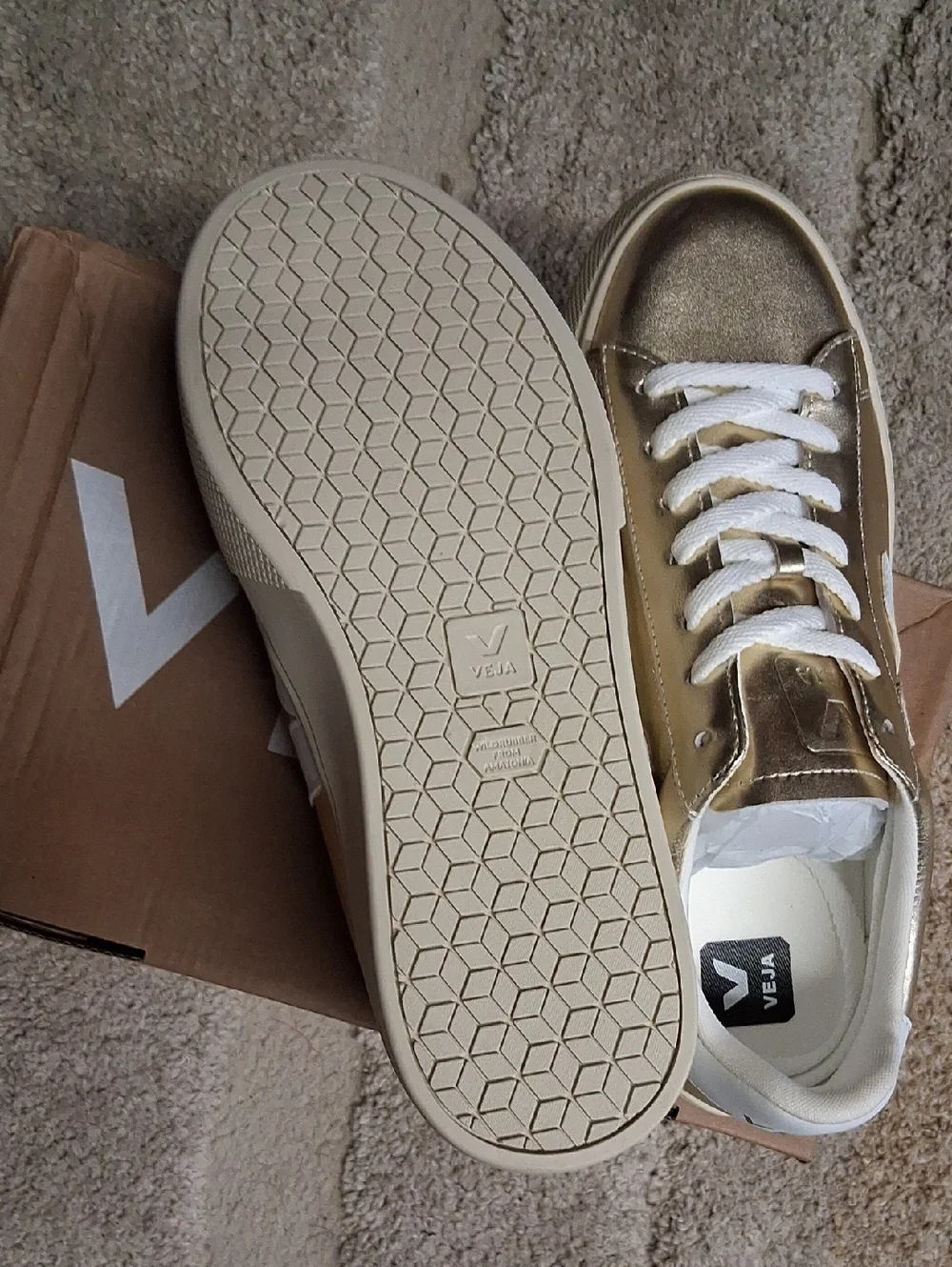 NWT Veja CAMPO LEATHER PLATINE PIERRE White & Gold Shoes - Picture 7 of 8